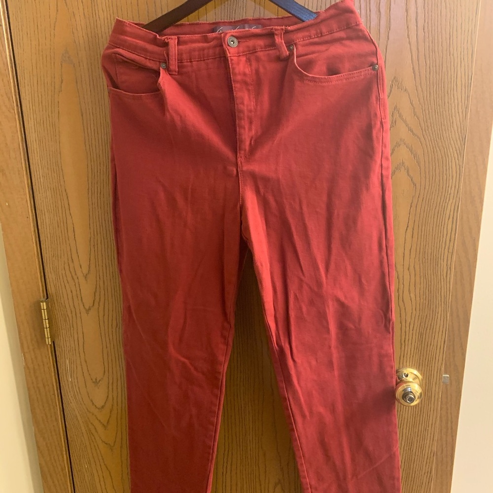Gloria Vanderbuilt “Amanda” Red Jeans